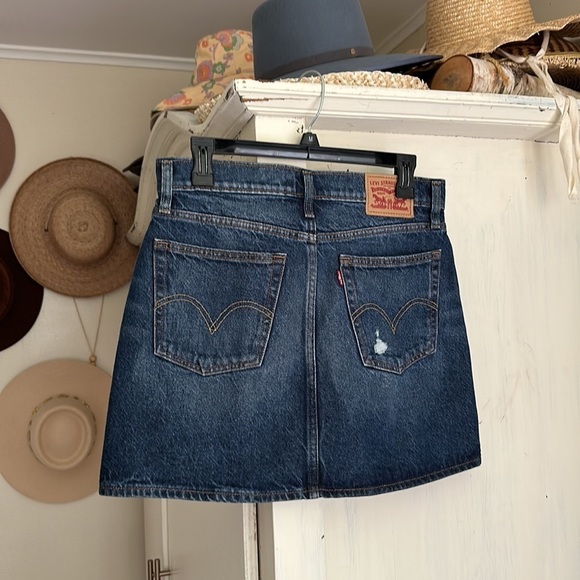 Levi’s - Picture 2 of 4